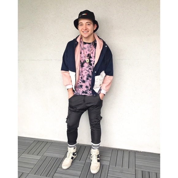 ⭐️ Collin’s Closet ⭐️ - Picture 5 of 7